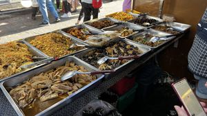 Bain-marie food. Delicious variety   at Youta Vegetarian Food in Bangkok