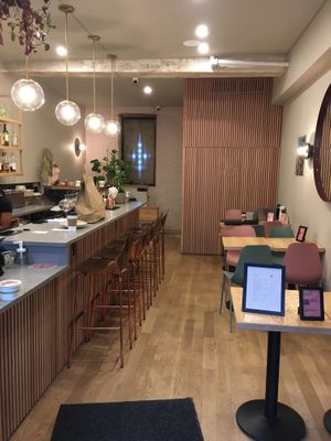 Dining area at Aunts et Uncles in Brooklyn