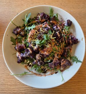 My favorite dish and this super cute place; wild rice, cauliflower, arugula, and some super amazing dressing. Yummy  #Veganuary at Aunts et Uncles in Brooklyn