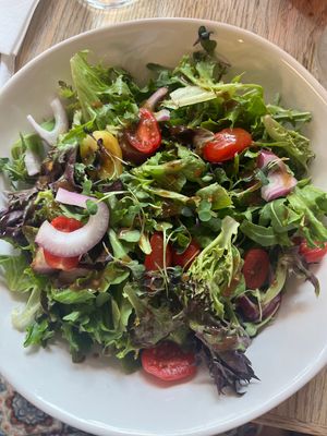 Wildflower salad 🥗   at Aunts et Uncles in Brooklyn