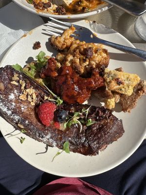   at Aunts et Uncles in Brooklyn