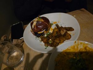 Smash burger 🔥 at Aunts et Uncles in Brooklyn