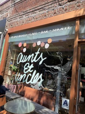 Front door   at Aunts et Uncles in Brooklyn