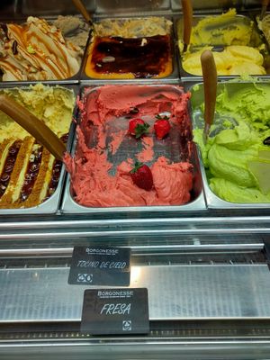 Sorbete fresa at Borgonesse in Alicante
