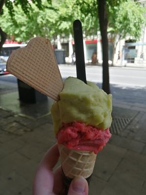 Apple and strawberry at Borgonesse in Alicante