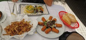 Chips de Carxofa, quinoa y croquetas at La llar d'en Tariel in Mollet Del Valles