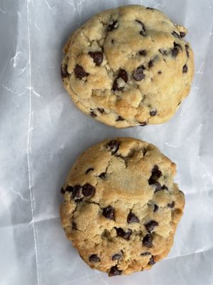 Vegan chocolate chip cookies at Balsam Bagels in Rochester