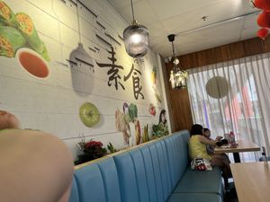 Comfortable booth seats at Green by choice 我行我素 - Hougang Green Mall in Northeast Singapore