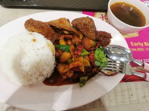 Gong bao monkey head and top up for taupok. The nice lady gave me a spicy sour soup. at SSL Vegetarian 顺顺来素食 in North Singapore