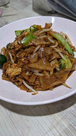 Char kway tiao at SSL Vegetarian 顺顺来素食 in North Singapore