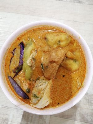 ,Laksa yong tau foo at SSL Vegetarian 顺顺来素食 in North Singapore