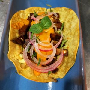 Taco vegano de patatas "cheese/bacon" at Mahara in A Coruna