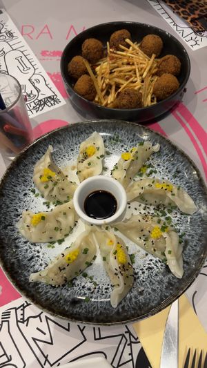 Croquetas shiitake y gyozas verduras  at Mahara in A Coruna