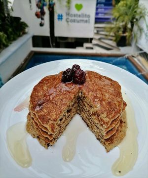 Hot cake de granos y semillas libre de gluten at Coral Restaurante in Cozumel