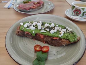 Aguacate Lovers (but with spinach pesto) at La Vanetta in Vigo