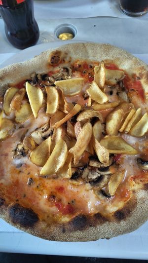 La Vegana, formaggio veg, pomodoro, funghi e patatine fritte at Il Mortaio di Sam e Simo in Genoa