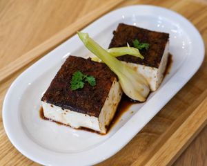 Caramelized tofu at Graines du Jour in Paris