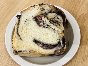 Dessert (sesame brioche)  at Graines du Jour in Paris