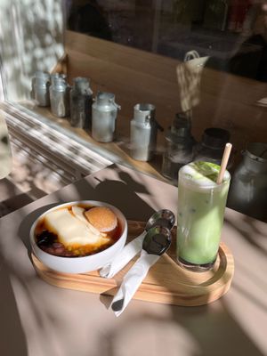 Brreakfast at Graines du Jour in Paris