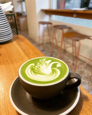 matcha latte at Graines du Jour in Paris