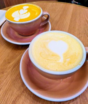 Golden Lattes at Graines du Jour in Paris