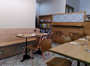 Eat-in space at Graines du Jour in Paris