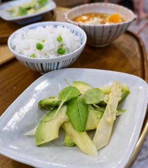 Asparagus/avocado salad + vegetable stew + rice at Graines du Jour in Paris