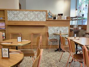 Eat-in space at Graines du Jour in Paris