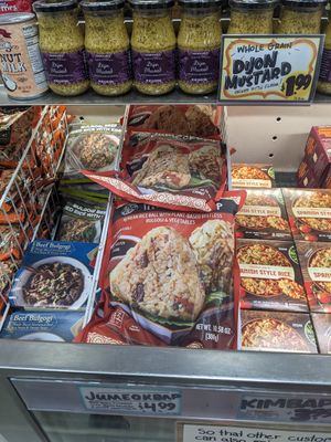 Korean jumeokbap and kimbap 🍚🌱 vegan at Trader Joe's in Reno