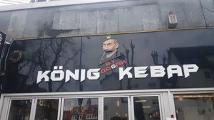 Direkt neben einem Supermarkt. Parkplätze im Umkreis vorhanden. at KÖNIG KEBAP BY DOGAN in Langen
