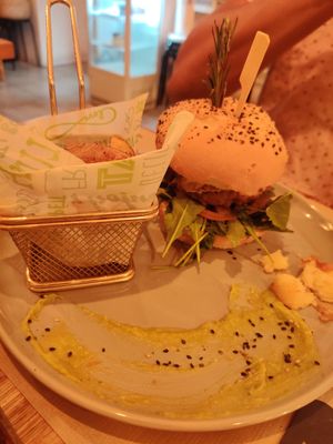 Hamburguesa at Organic Jungle in Gran Canaria
