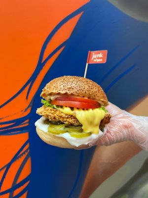 Çizi Vhicken Burger /
everyday 16:00 - 21:30 / at Junk Vegan in Ankara