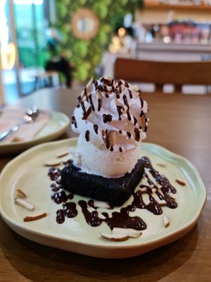 Brownie with ice-cream  #Veganuary at Carrots The Vegan Kitchen in Bangkok