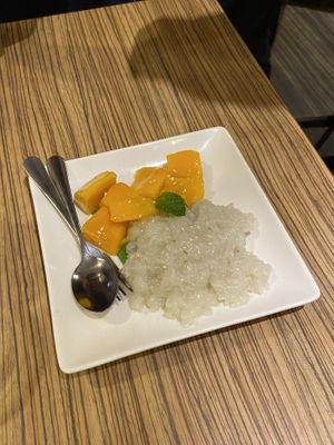Mango sticky rice at Shimiran Thai Food Cafe in Tokyo