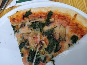 Vegan pizza at Napoli in Lisbon