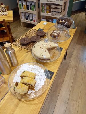 J'ai goûté le carot cake accompagné d'un délicieux café offert par la maison. at La Dame au Cerf in Nice