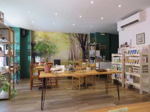 inside at La Dame au Cerf in Nice