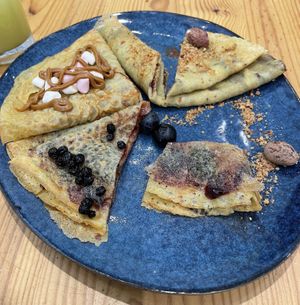 Crêpes à la confiture, au chocolat et du spéculos   at La Dame au Cerf in Nice