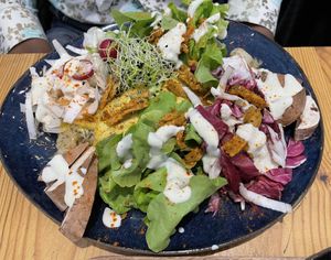 Omelette à l’asperge, au beurre d’anis vert et aux pleurotes avec salade composée   at La Dame au Cerf in Nice