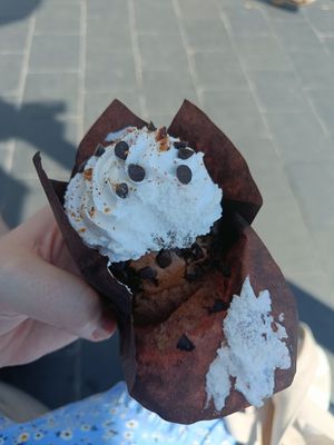 Ginger chocolate chip muffin at La Dame au Cerf in Nice