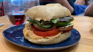 Burger at La Dame au Cerf in Nice