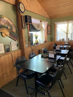 Indoor seating at Keen Kow Thai Food in Ninilchik