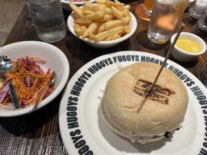 Vegan burger, coleslaw sans vinaigrette, frites à l’huile végétale et moutarde végane 🌱   at The Huggy's Bar - Namur in Namur