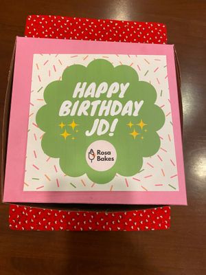 You can pay a little extra for a message on the box at Rosa Bakes in Chantilly