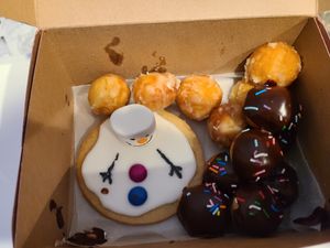 Donut holes at Rosa Bakes in Chantilly