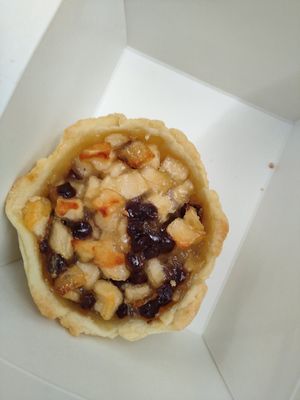 Cestini di mele with chocolate chips at Ginger in Trieste