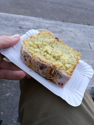 Zitronenkuchen at Mono Cafe in Munich