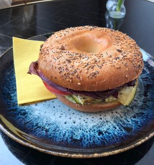 Bagel mit Kräuter Tempeh  at Mono Cafe in Munich