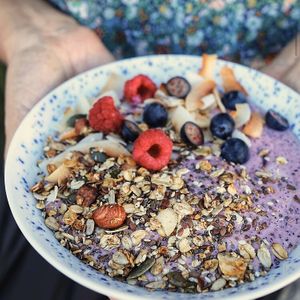 Breakfast granola and vegan yoghurt bowl at Café Com Calma in Lisbon