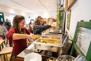 Fun at the buffet at FreuRaum in Eisenstadt